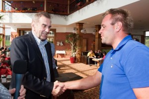 Jiří Hruška blahoželá Tomášovi Juskovi