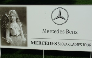 Mercedes Benz sa dostal do názvu dámskych turnajov. 