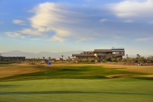 Veľkorysý klubový dom je určený nielen pre golfistov. 